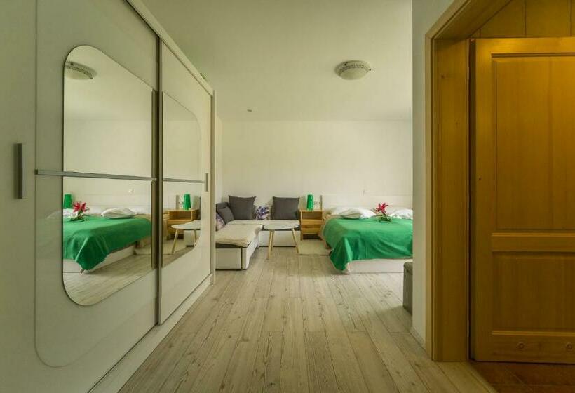 اتاق استاندارد سه تخته با بالکن, Aparthotel Pr  Jakapč