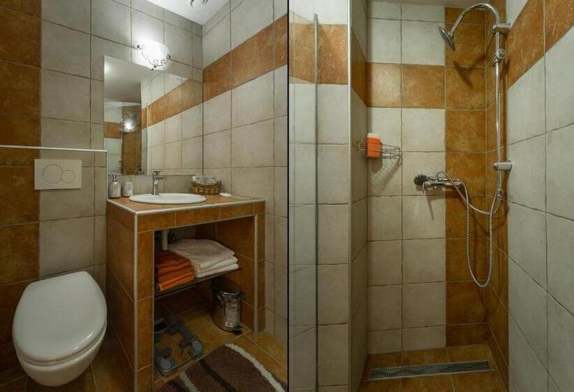 اتاق استاندارد چهارنفره با چشم‌انداز باغ, Aparthotel Pr  Jakapč