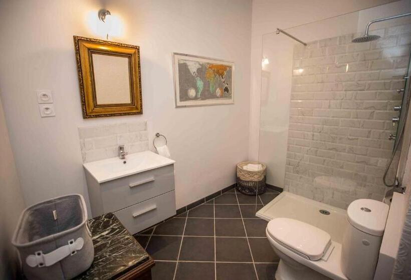 اتاق استاندارد, Carcassonne Townhouse