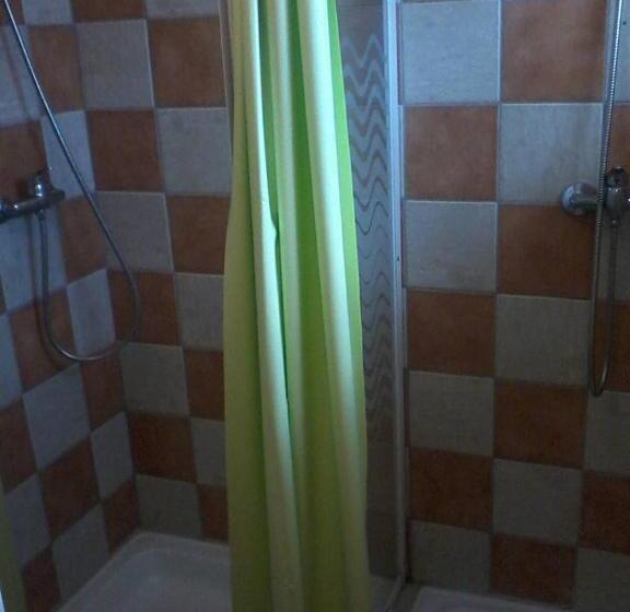 اتاق استاندارد چهار تخته, Fenyő Panzió