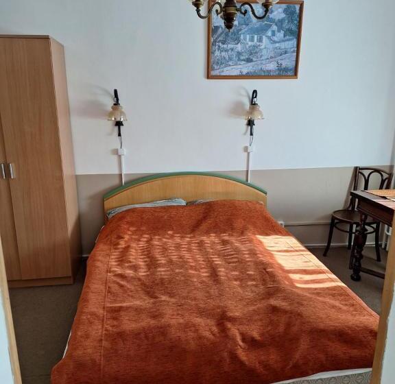 اتاق استاندارد چهار تخته, Fenyő Panzió