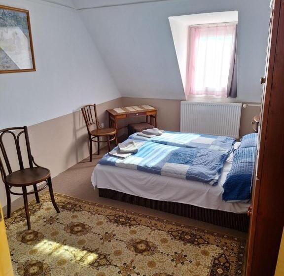 اتاق استاندارد چهار تخته, Fenyő Panzió