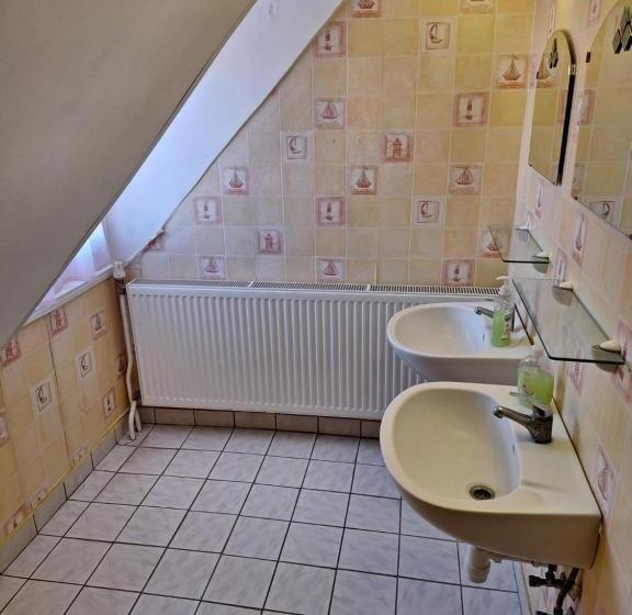 اتاق استاندارد چهار تخته, Fenyő Panzió