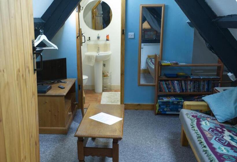 기본룸, James John Hamilton House And Backpacker Hostel