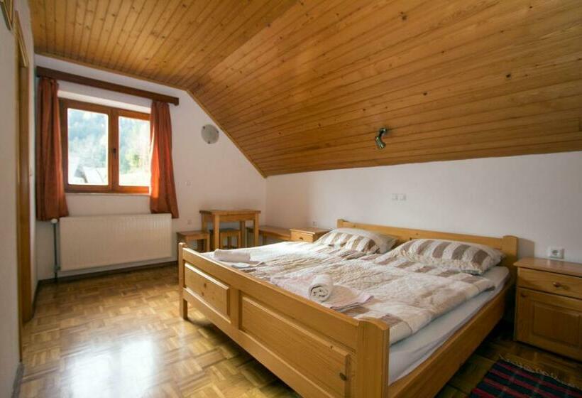 اتاق استاندارد با چشم‌انداز کوهستان, Turistična Kmetija Perk