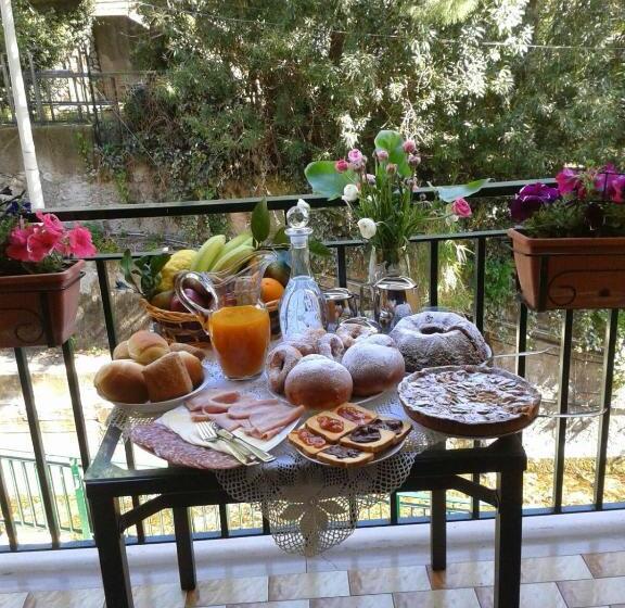 اتاق استاندارد چهار تخته, La Sorgente B&b