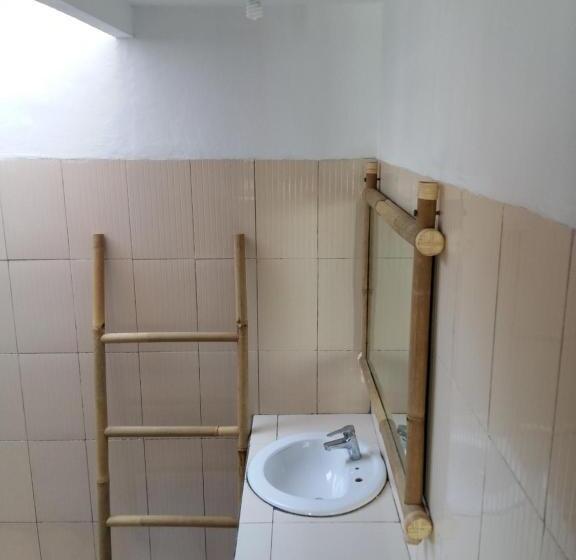 اتاق استاندارد با بالکن و چشم‌انداز دریا, Yaya Bungalows Blue Coral