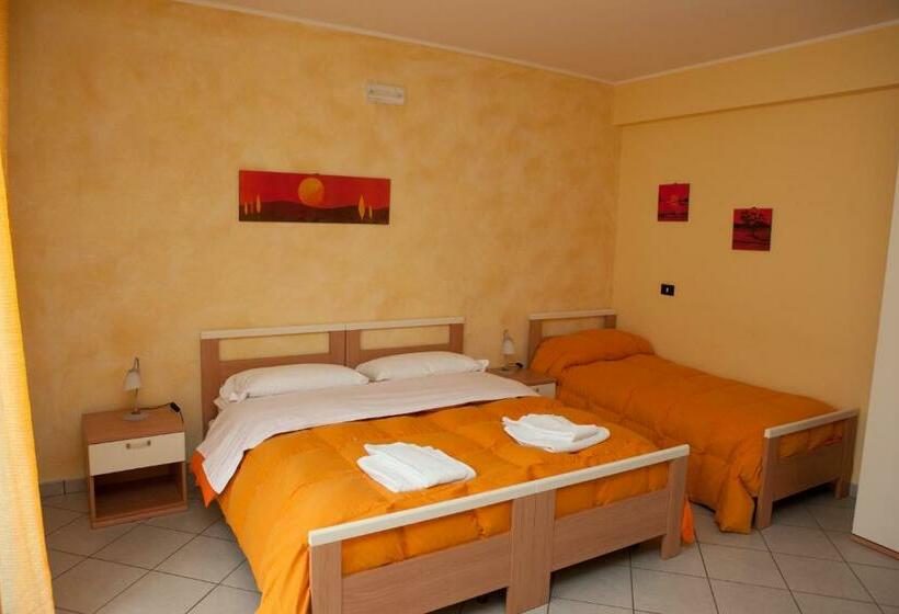 اتاق استاندارد سه تخته با بالکن, B&b Casa Mauro