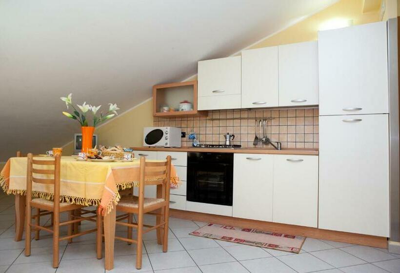 آپارتمان 3 خوابه, B&b Casa Mauro