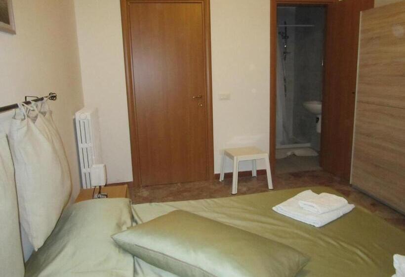 Quarto Triplo Estandar, Casa Raffaella