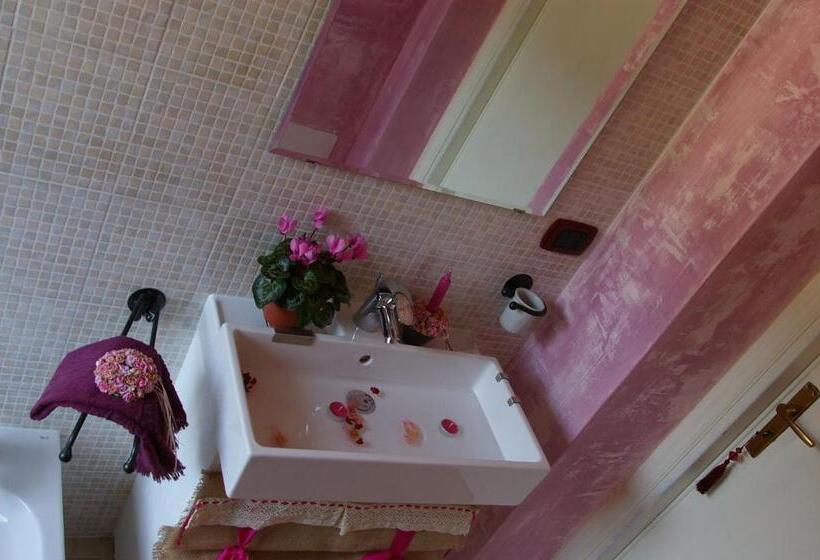 Standard room with outdoor bath, Serapo Bed And Breakfast