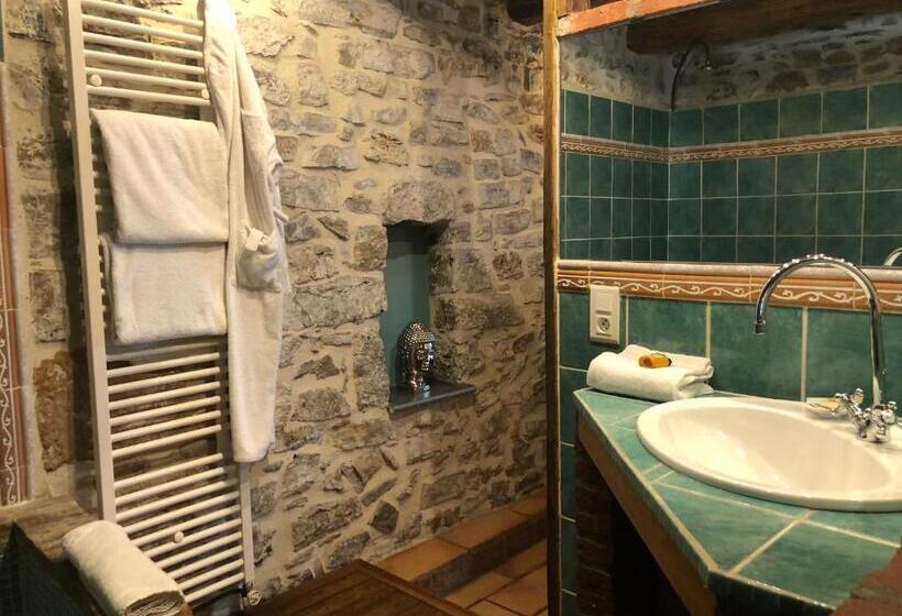 Люкс с Террасой, Restaurant Et Chambres D Hôtes La Ferme De Cornadel