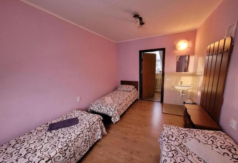 Economy Triple Room, база відпочинку тростян