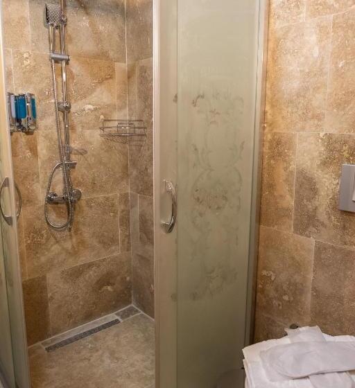 سوییت خانوادگی, Grand Elite Cave Suites