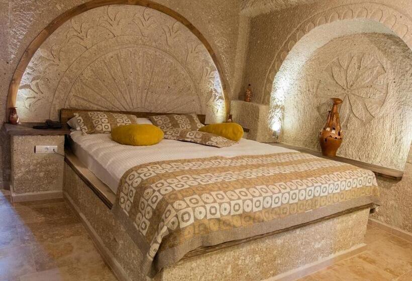 سوئیت با وان آب گرم, Grand Elite Cave Suites