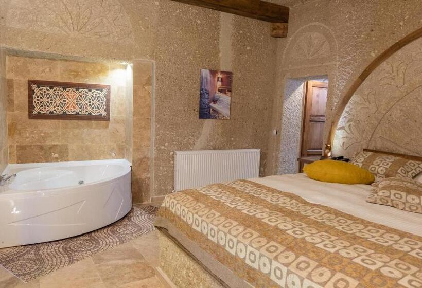 سوئیت با وان آب گرم, Grand Elite Cave Suites