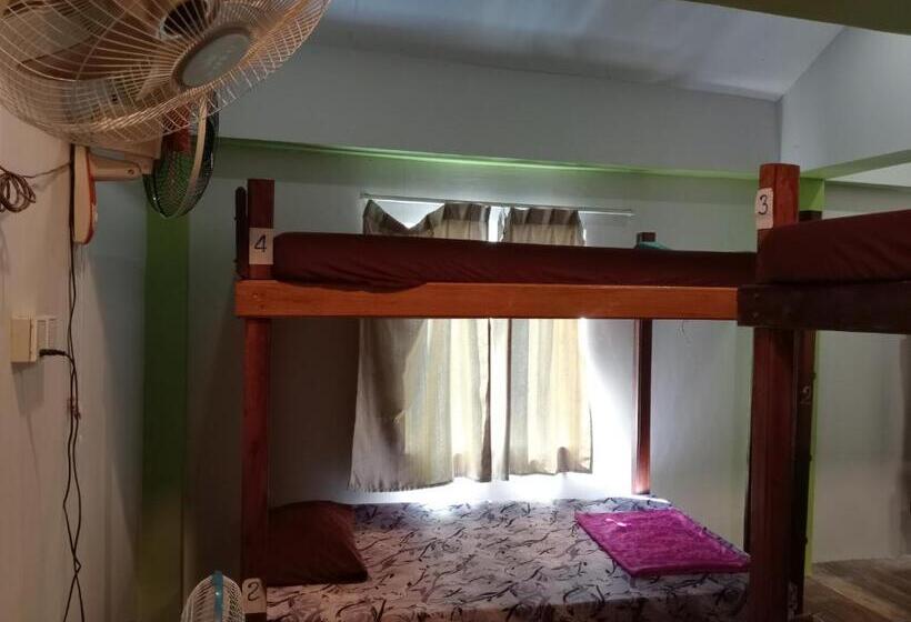 Кровать в Общей Комнате, Villa Koh Rong