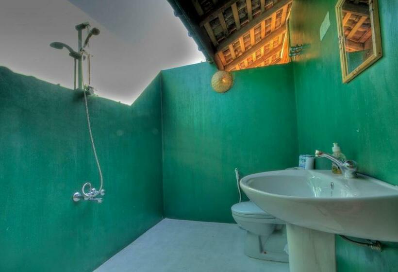 Номер Стандарт с Балконом, The Green Rooms Surf & Yoga Camp   On The Beach   Prime Location Renovated 2024