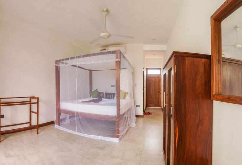 Номер Deluxe, The Green Rooms Surf & Yoga Camp   On The Beach   Prime Location Renovated 2024
