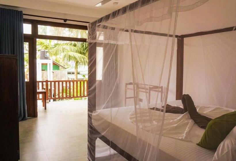 Номер Deluxe Вид на Море, The Green Rooms Surf & Yoga Camp   On The Beach   Prime Location Renovated 2024