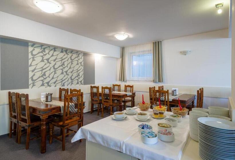 Номер Стандарт Трехместный, Garni Hotel Třeboň
