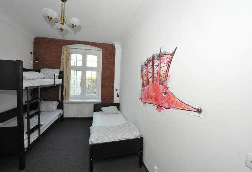 اتاق استاندارد سه نفره, Hostel Wratislavia