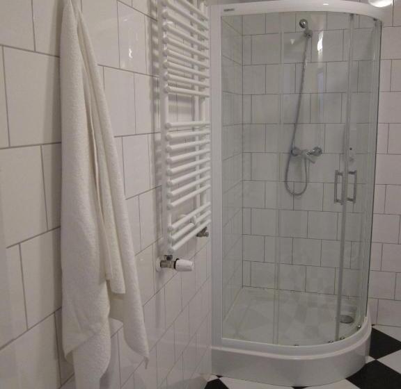 اتاق استاندارد چهار تخته, Hostel Wratislavia