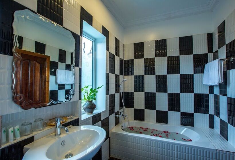 اتاق لوکس خانوادگی, Asanak D Angkor Boutique