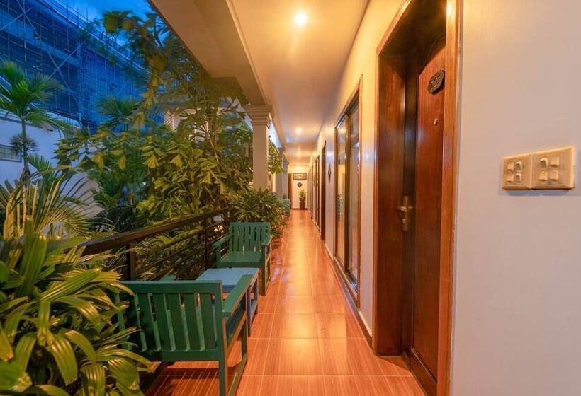 اتاق لوکس با چشم‌انداز استخر, Asanak D Angkor Boutique
