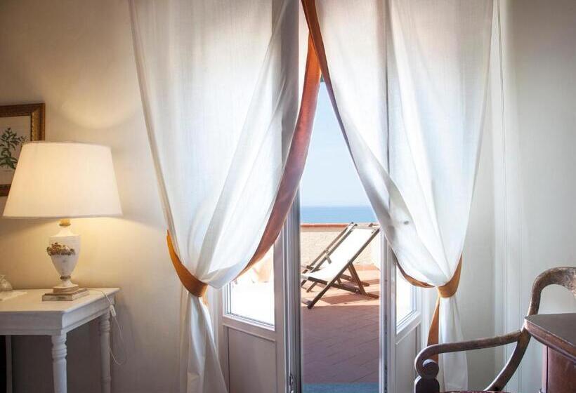 غرفة كلاسيكية مع بلكونة, Villa Maremonti