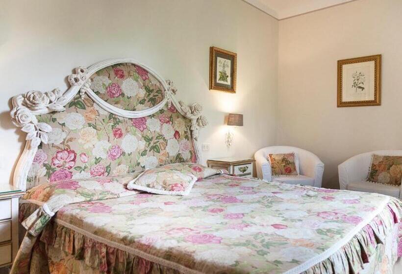 غرفة كلاسيكية مع بلكونة, Villa Maremonti