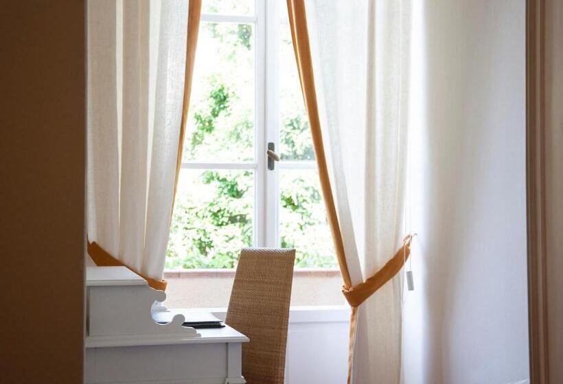 Classic room with balcony, Villa Maremonti
