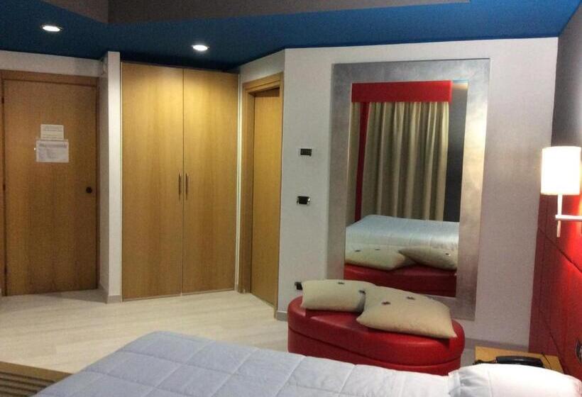 اتاق استاندارد سه نفره, Motel Futura