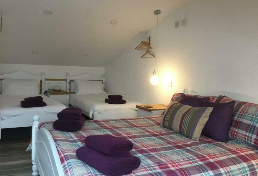 חדר סטנדרט לארבעה, Barton Gate Farm B&b