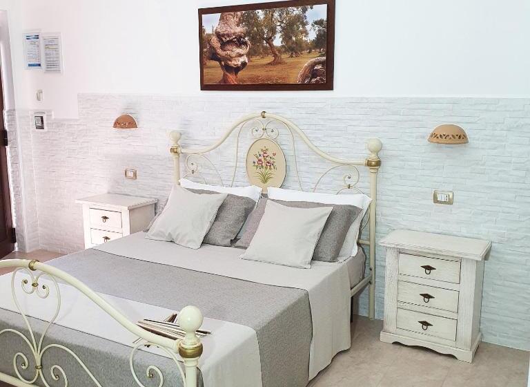 غرفة قياسية ثلاثية مطلة علي الحديقة, Agriturismo La Rondine