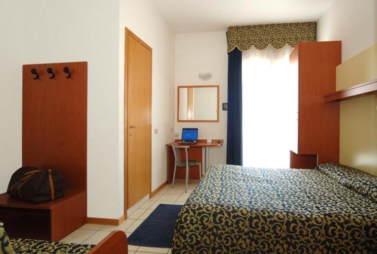 Quarto Triplo Estandar, Lido