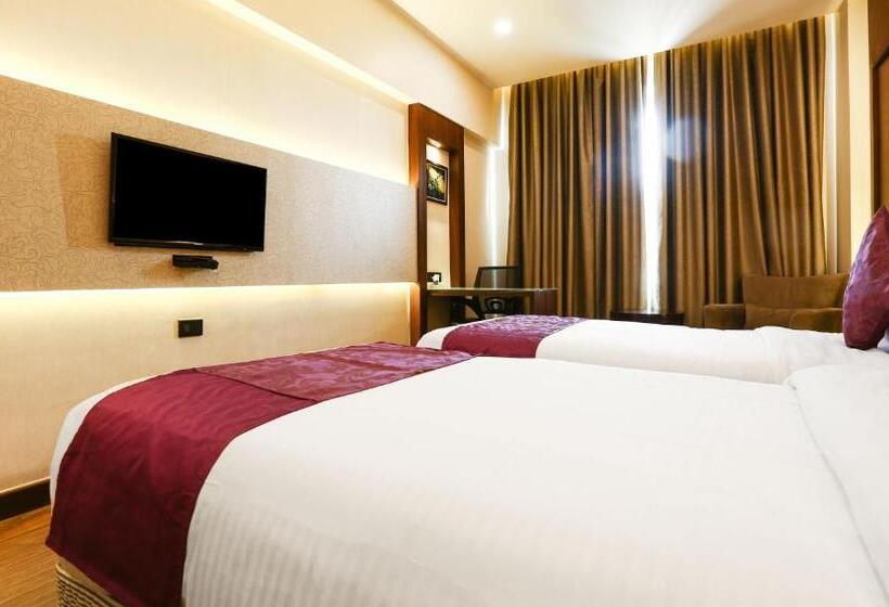 Номер Deluxe, Treebo Premium Eden Residency