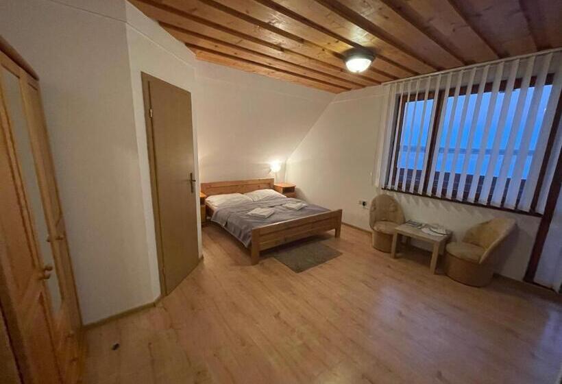 Номер Deluxe с Балконом, Slanický Dvor