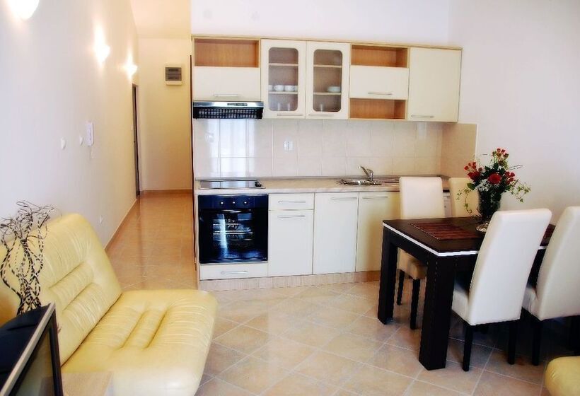 آپارتمان 1 خوابه, Sun Village Apartments