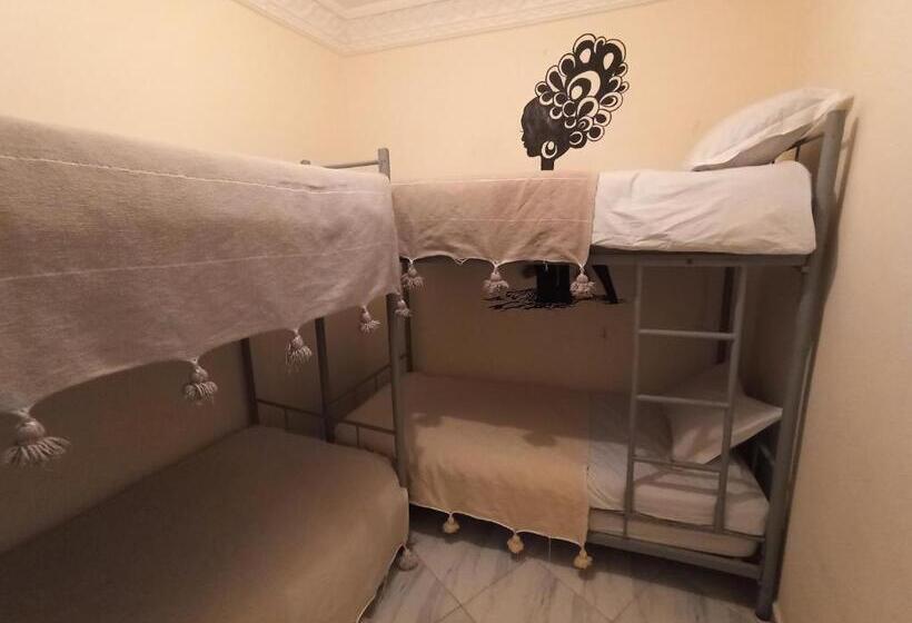 سرير فى غرفة مشتركه, Happy Surf Hostel