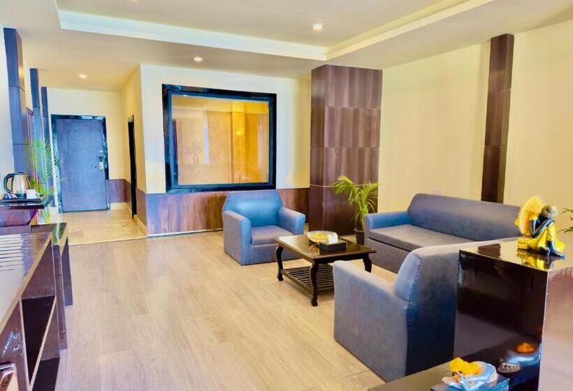 سوییت با چشم‌انداز کوه, Tara Palace Resort And Spa