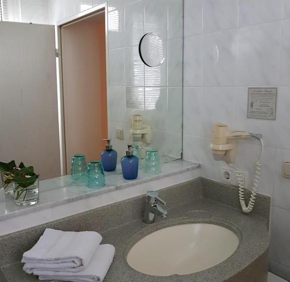 اتاق استاندارد یک نفره, Art Hotel Köln