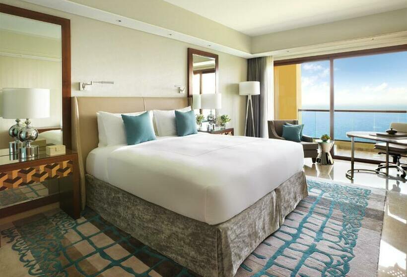 패밀리 룸 바다 전망, Fairmont Ajman