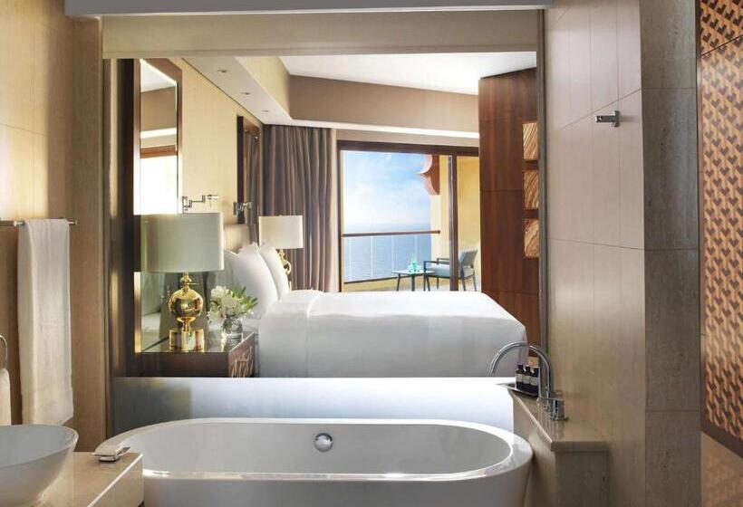 주니어 스위트 바다 전망, Fairmont Ajman