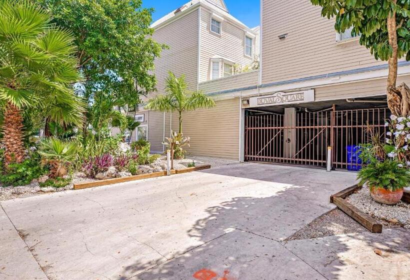 شقة غرفتين, Casa Cubana @ Duval Square R14