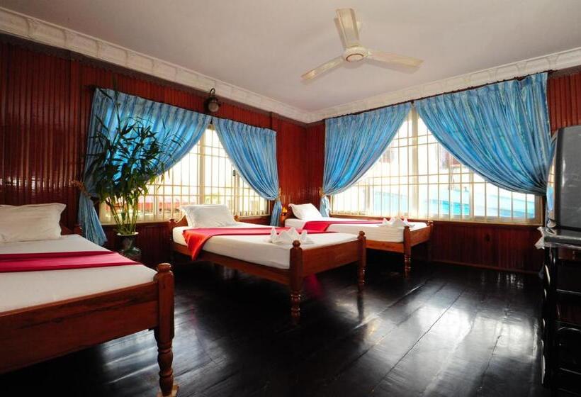 Номер Стандарт Трехместный, Okay Guesthouse Phnom Penh