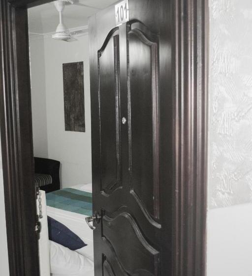 Номер Deluxe, Saasha City
