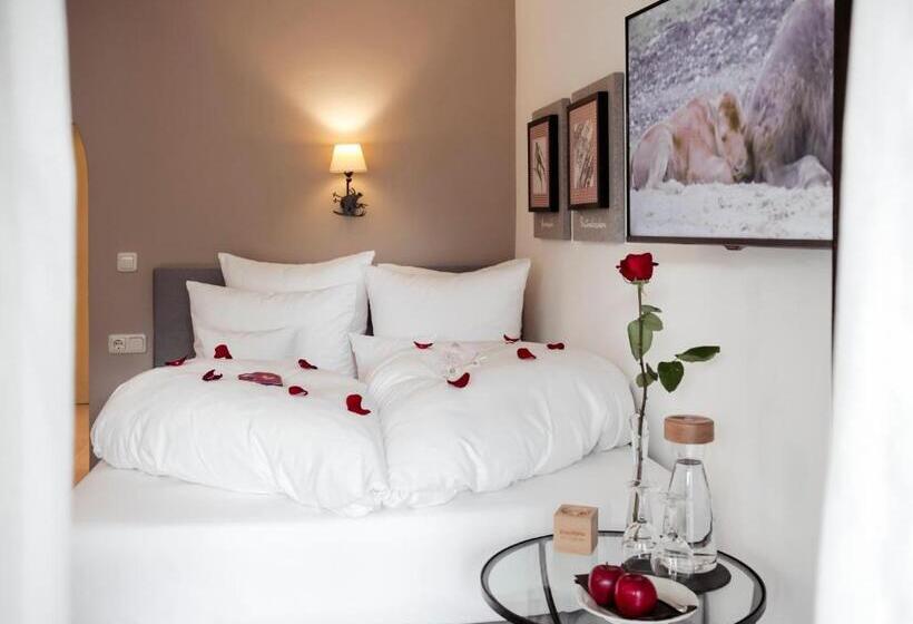 اتاق عادی, Staudacherhof History & Lifestyle