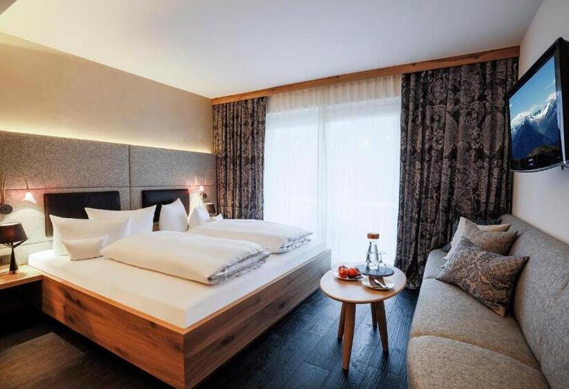 اتاق سوپریور, Staudacherhof History & Lifestyle