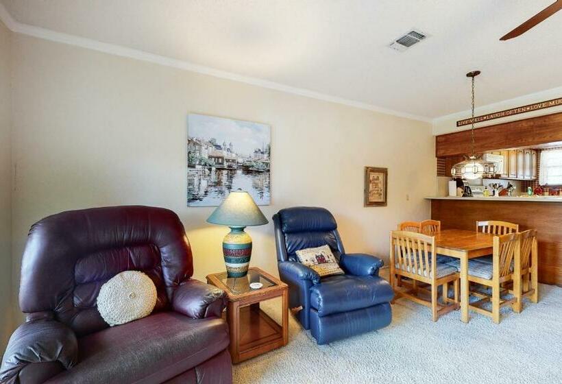 דירת שני חדרים, Condo On The Green